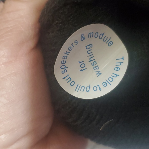 Fulllight Tech Bluetooth Beanie - Picture 4 of 8